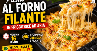 Pasta al forno filante in friggitrice ad aria, cremosa e dorata con tre formaggi